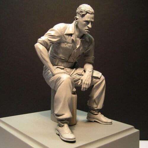 1/16 Assembly Resin Figure Kit Soldier at rest