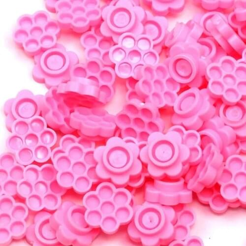 1 bag Disposable Grafting Supplies Eyelash Extension Glue Cups Plastic Pink 7-holes Plum-shaped Glue Holder Ink Tattoo Cup Tools