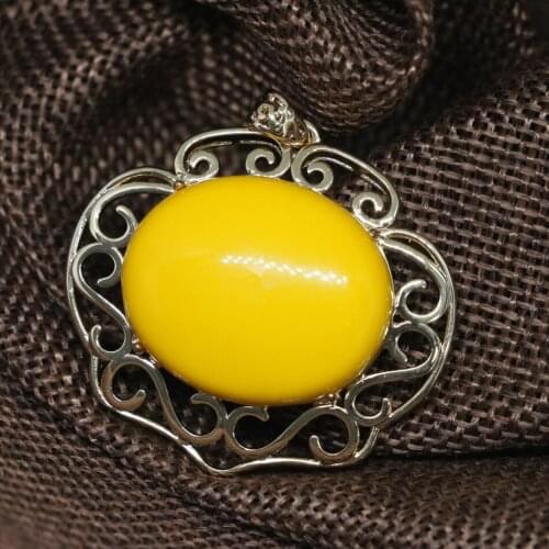 High grade women jewelry oval drop pendant imitation yellow resin synthetic beeswax lvory classical accessories 37*42mm B1846