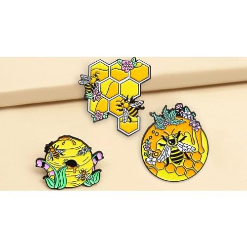 Cartoon Honeybee Bee Honeycomb hive Brooch Cute Insect bee Honey Flowers Enamel Pins Bag Lapel Badge Jewelry Gift for Friends