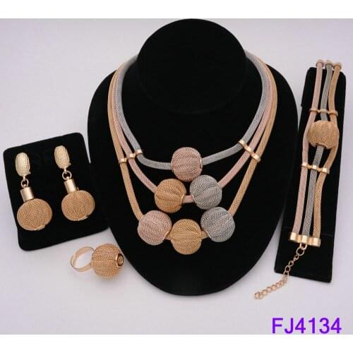 African Jewelry Sets Round Necklace Bracelet Dubai Gold Jewelry Set for Women Wedding Party Bridal Earrings Ring Jewelry Pretty