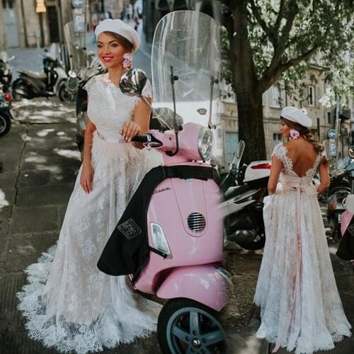 Gorgeous A LineO Neck Sleeveless Lace Country Wedding Dresses Sweep Train Vintage Beach Hippie Bridal Gowns