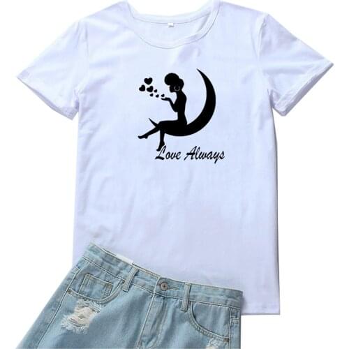 Love Always Women Tee Black Girl Sitting on The Moon Tshirt Women Fashion Vintage T-shirt Women Round Neck Tees Mujer Camisetas