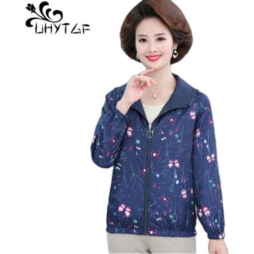 UHYTGF Middle-Aged Elderly Women 5XL Plus Size Jacket Fashion Print Hooded Thin Spring Autumn Coat Female Loose Short Tops 1527