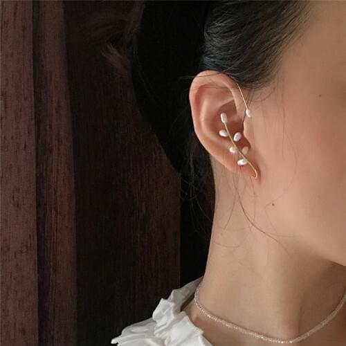 HUANZHI 2020 New Freshwater Pearl Leaves Modeling Asymmetry Ear Bone Clip Ear Hook No piercings Earring Jewelry for Women Gift