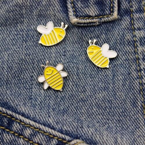 The New Brooch Cartoon Bee Enamel Broches Gold yellow Color Shirt Enamel Needle Sweater Accessories Brooch Pin Badge