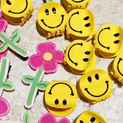 HUANZHI 2021 New Korean Lovely Acrylic Smiley Flowers Claws Hairpin Headwear for Women Makeup Bath Hair Accessories