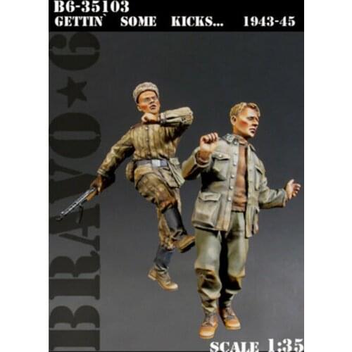 Two resin soldiers in the Vietnam War 1:35