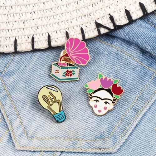 Cartoon Pink Phonograph Gramophone Bulb Brooch Animal Polar Bear Enamel Pin Metal Brooches For Women Denim Bag Badge Pin Button
