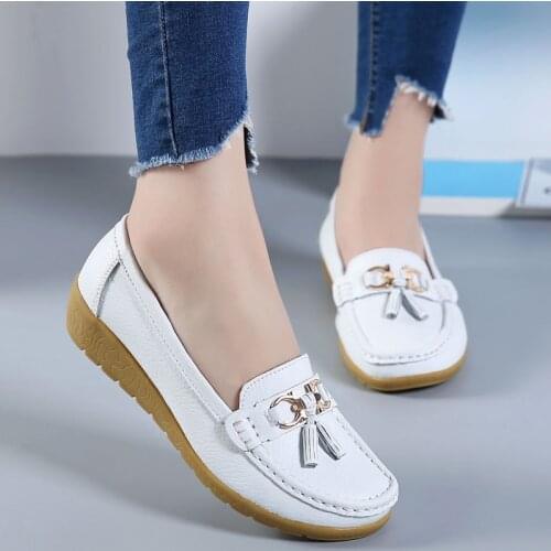 Fashion Genuine Leather Slip-on Casual Shoes Women Lightweight Nurse Bean Soft Moccasins Ladies Waterproof Non-slip Walking Shoe