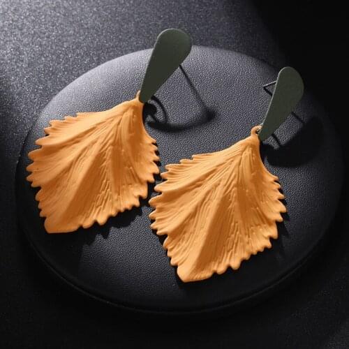 2021 new color alloy lacquer earrings fashion simple one-piece autumn and winter leaf drop earrings earrings stud women jewelry