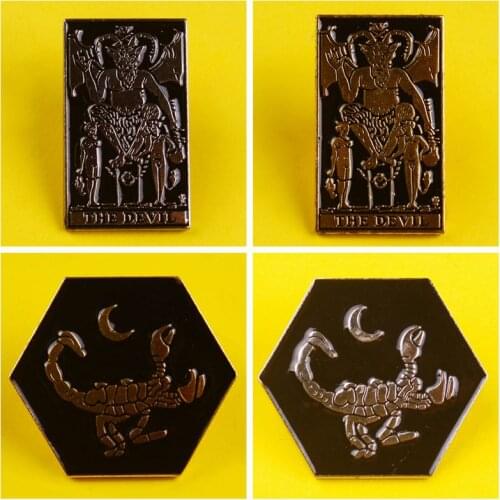 Halloween Party Kids and Friends Gifts Devil Scorpion Skeleton Skull rib Cage Hands Halloween Skeleton Brooch Badges Lapel Pins