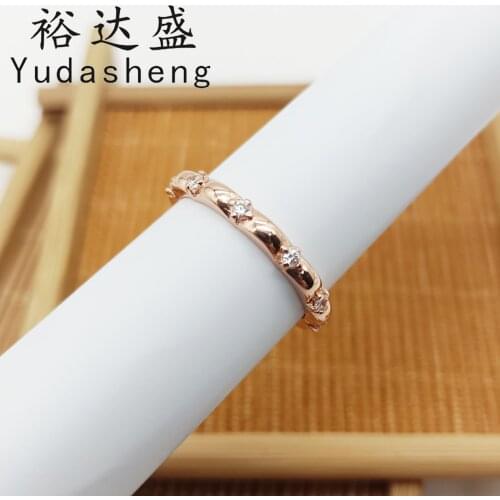 Jewelry Petal Ring Uses Flowers In The Spring Garden As Inspiration To Add A Subtle and Fresh Floral Fragrance To Your Look