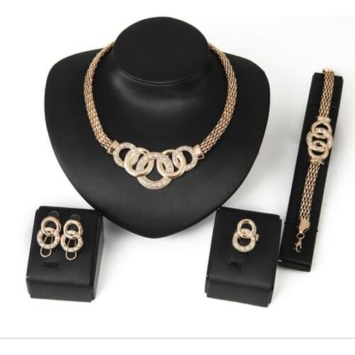 Delicate Golden Plated Jewelry Set Circle Surround Design Choker Necklace Set Hot Selling Crystal Party Accessory For Women