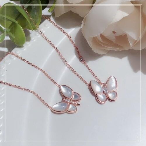 2021 New Fritillaria Butterfly Necklace Womens Fairy Temperament High QualityFashion Luxury Brand Jewelry Rose Gold Shining