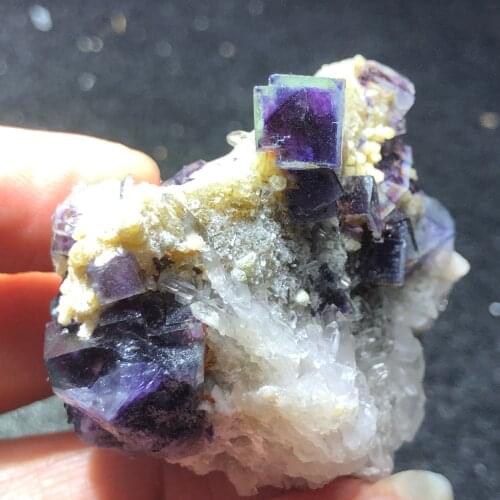 62.5gNatural purple Fluorite Crystal mineral stone home decoration restoration wheel vein teaching specimen collection ornaments