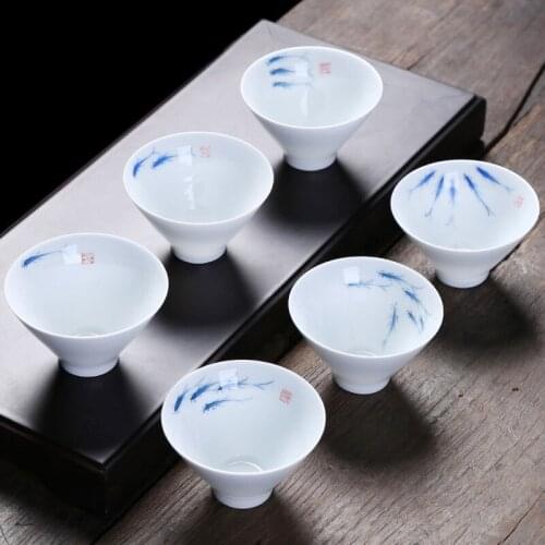 Hand-painted small fish hat cup blue and white ceramic tea cup white porcelain tea set tea cup master single cup NO.YZ17