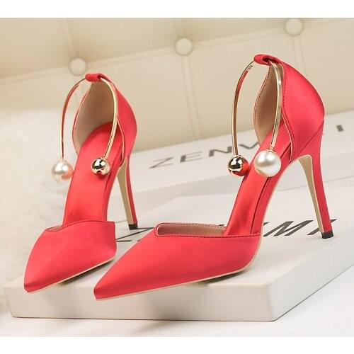 2021 New Elegant Pearl Metal Buckle High Heels Women Sandals Korean Fashion Soft Silk Pointed Ladies Shoes Party Sandals Shallow