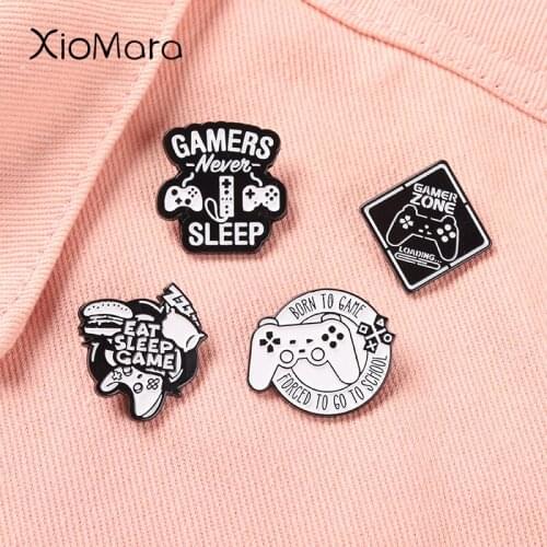 Gaming Lapel Pins Video Game Handheld Console Badge Collar Backpack Decoration Cartoon Jewelry Gift for Kids