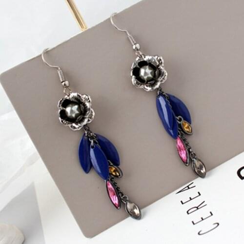 New Style Retro Long Tassel Earrings Petal Shape Show Face Thin Women Fashion Accessories