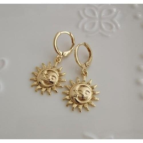 Daisy flower drop earrings, Minimal dangle earrings, Dainty Earring, Gift for Best Friend