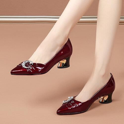 Plus Size 35-42 Women Pumps Pearls Patent Leather Boat Shoes Med Heels Dress Shoes Moon Crystal Pointed Toe Ladies Shoes 9120N