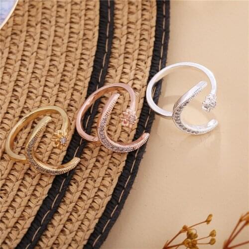 2021 New Fashion Ring Moon & Star Dazzling Open Finger Rings for Women Girls Jewelry Crytal Ring Wedding Engagement Jewelry Gift