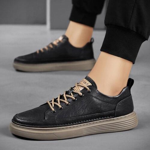 New Casual Leather Vulcanized Shoes Men Good Quality Leather Sneakers Comfortable Fashion Black Walking Vulcanized Sneakers Men