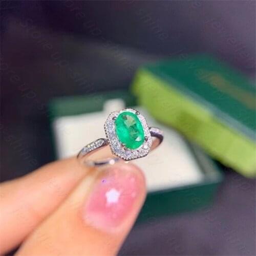 Natural emerald ring 925 silver ladies ring luxurious atmosphere dignified and elegant