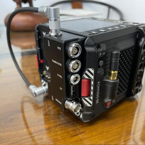 B-Box RED KOMODO EXT9-pin splitter-R/S (3pin Fischer) Time code (0B 5pin) CTRL (00B 4pin) 5V (USB) Genlock (BNC)