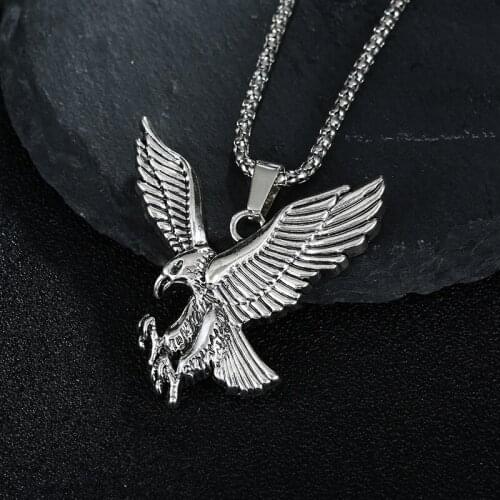 Retro Eagle Flying Pendant Necklace Punk Domineering Mens Necklace Sweater Chain Pendant Fashion Mens Jewelry Birthday Gift