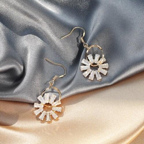 New Fashion Silver plated Jewelry Dangle Earrings for Women Sun Flower Hollow Design Cute Drop Earrings Wedding Jewelry cluaise