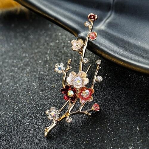 Korean Retro Elegant Plum Blossom Flower Fashion Alloy Brooch for Women Clothes Brooches for Women Luxury Accessories