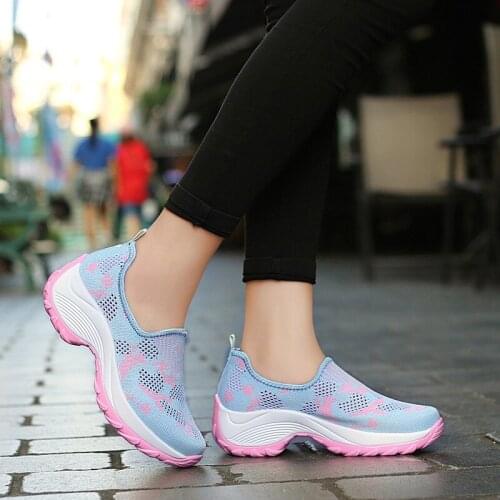 2021 Women Lightweight Sneakers Running Shoes Outdoor Sports Shoes Breathable Mesh Comfort Platform Shoes Air Cushion Sneaker