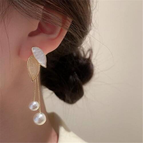 Korean Style Leaf Pearl Tassel Earrings Retro Women Stud Earrings New Temperament Ladies Jewelry