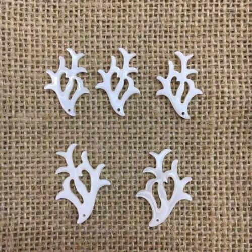 1Lot(20pcs) 22*30mm Natural of Mother Pearl Shell for diy jewelry antlers Hollow MOP