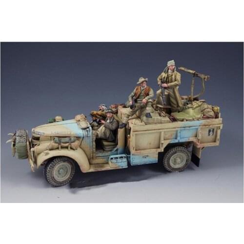 Four resin soldiers 1:35