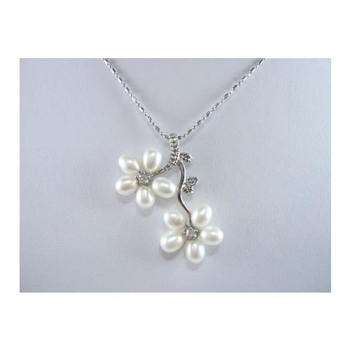 Wonderful cultured freshwater white pearl bead CZ flower pendant