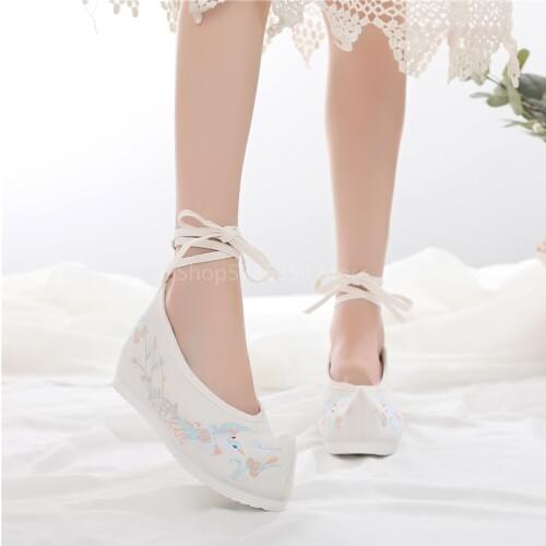 Traditional Ancient Chinese Floral Embroidered Shoes Women Hanfu Stage Dance Costume Wedding Shoes Oriental Style Girls Wear New