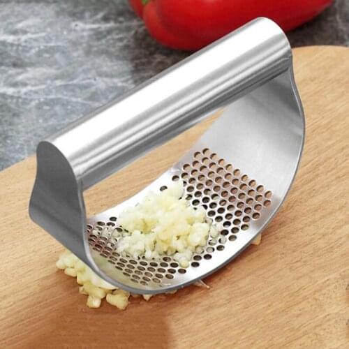 Kitchen Stainless Steel Manual Garlic Press Crusher Squeezer Masher Multifunctional Garlic Press Curved Garlic Grinding Slicer