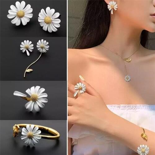 Cute Korean Daisy Stud Earrings For Women Enamel Asymmetric Flower 2021 Summer Trendy Statement Jewelry Girls Lady Gifts