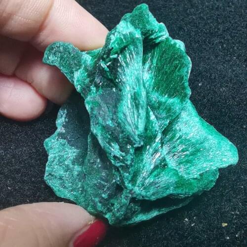 63.2gNatürliche Nadel geformt Malachite Landschaft grüner Stein quadratische Mineralproben Heilung Steinaura Hausdekoration