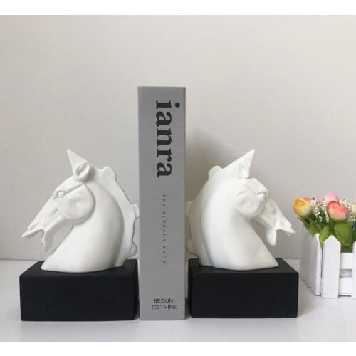 European Resin White Horse Head Statue Home Soft Decoration Horse Figure Study Bookends Office Desk Sculptures Modern Art Gift