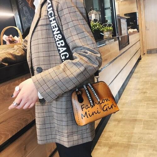 Women Shell Shape Shoulder Bag PU Leather Wide Shoulder Strap Creative Letters Printing Handbag Purse Crossbody Bag