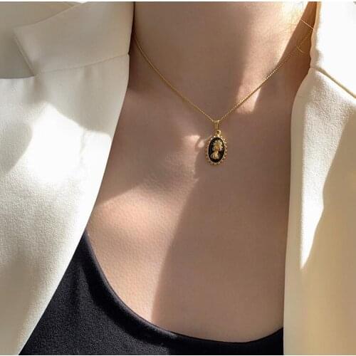 Epoxy Black Enamel Elizabeth Occident Baroque Pendant Necklace Women Titanium Steel Stainless Steel Necklace Clavicle Chain