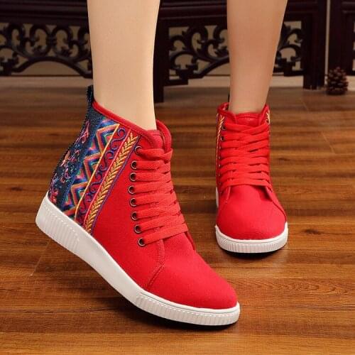 New Spring Womens Flower Embroidered Flat Platform Shoes Chinese Ladies Casual Comfort Denim Fabric Sneakers Shoes