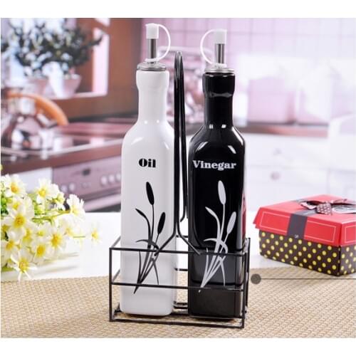 2 pieces Tableware creative kitchen ceramic oil pot set soy sauce gooseberry seasoning bottle seasoning bottle