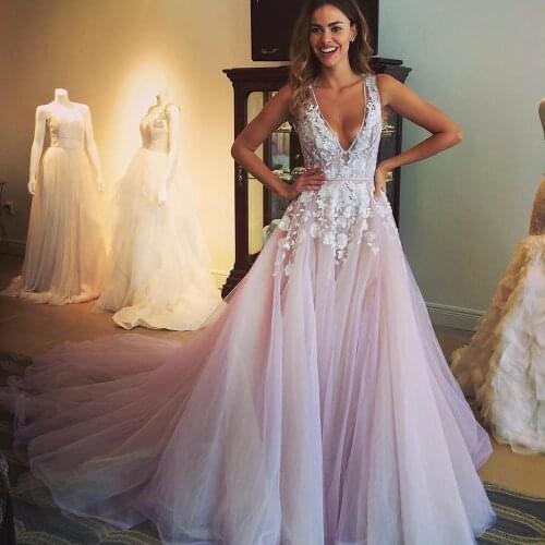 Simple Backless Wedding Dress V Neck Sleeveless Lace Boho Wedding Gown Appliques A-Line Bridal Dress vestido de noiva