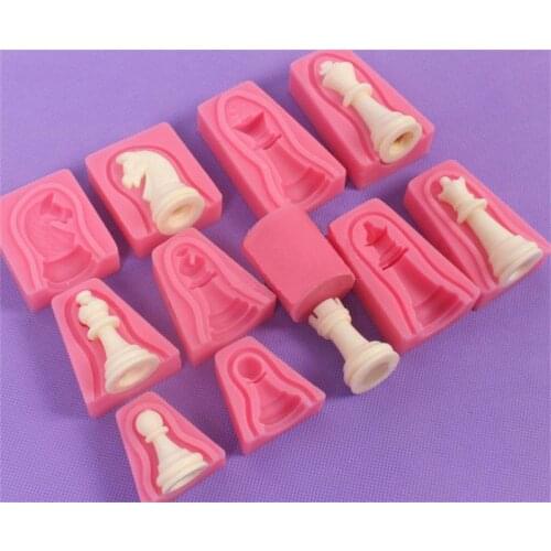 12pcs International Chess King Queen Knight Rook Pawn Bishop Double-Sided Fondant Cake Chocolate Molds for Kitchen Baking FM989