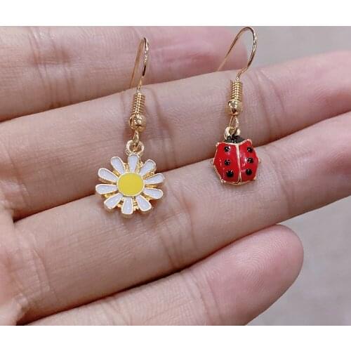 Asymmetric Earrings 2021 Daisy Floral Ladybug Metal Charm Fashion Designer Jewelry For Wifes aretes Gift Ladies Accessories